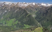 44 Lo stupendo panorama verso la vallata di Carona, le più alte vette brembane sono lassù...